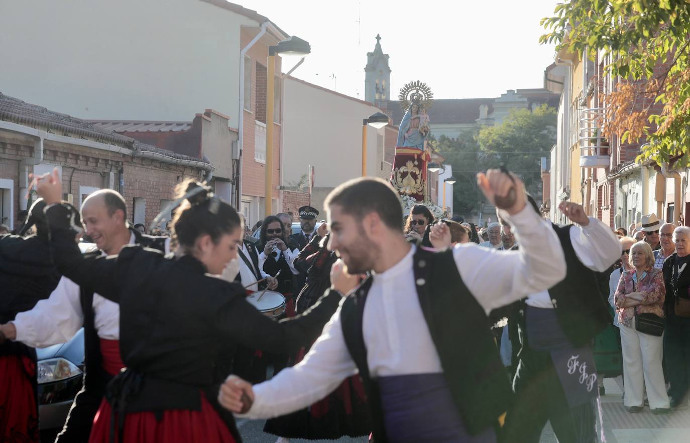 Fotos: El barrio de La Pilarica de Valladolid procesiona a su Virgen en el día del Pilar