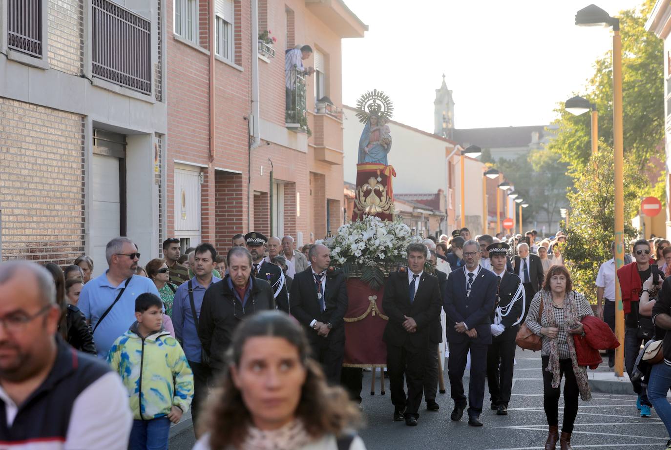 Fotos: El barrio de La Pilarica de Valladolid procesiona a su Virgen en el día del Pilar