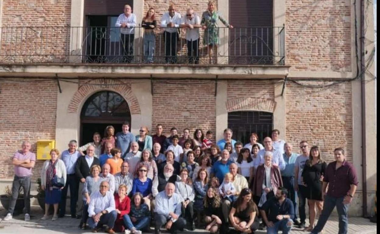 Foto de familia de los congregados.