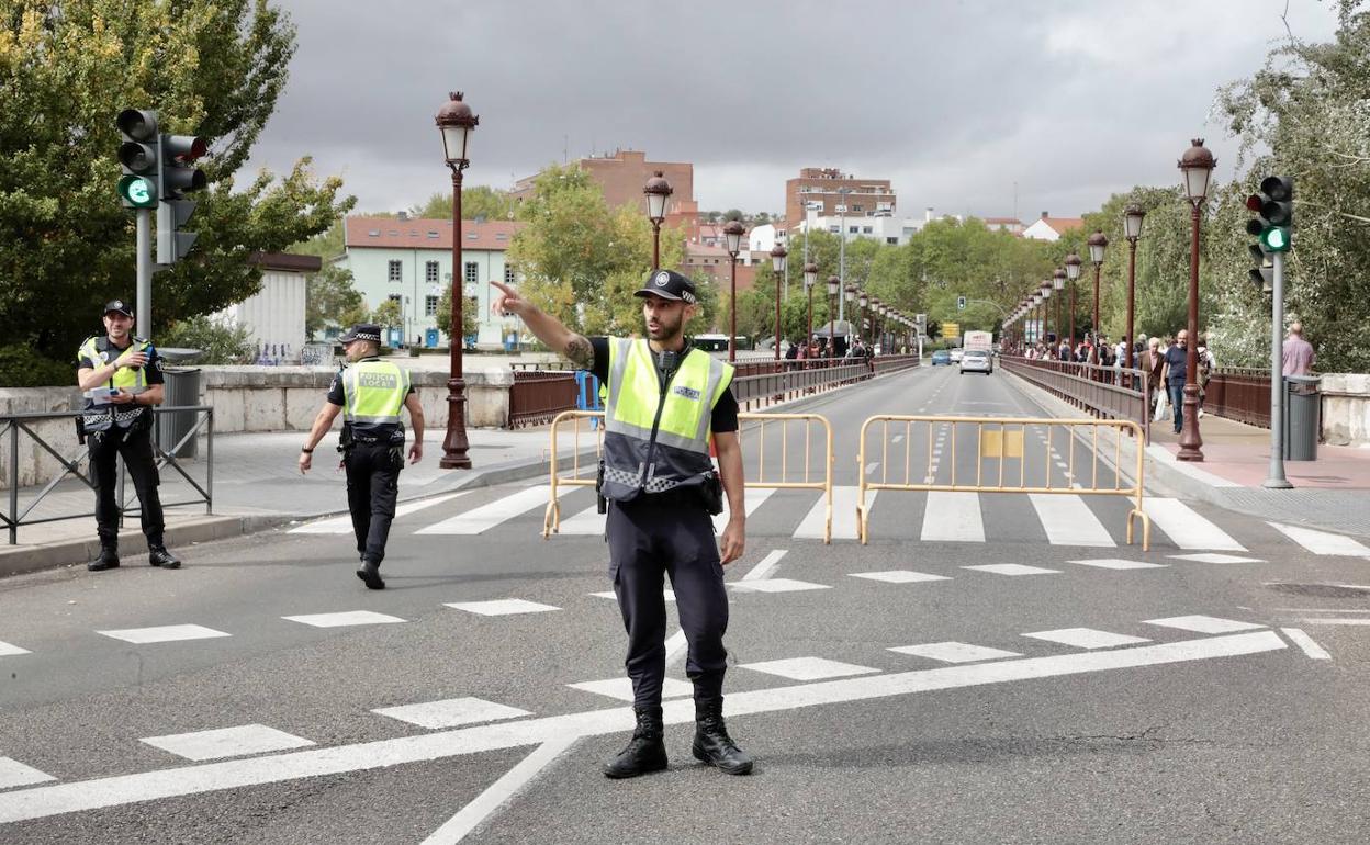 El Puente Mayor, cerrado al tráfico para el rodaje de 'Memento Mori' .