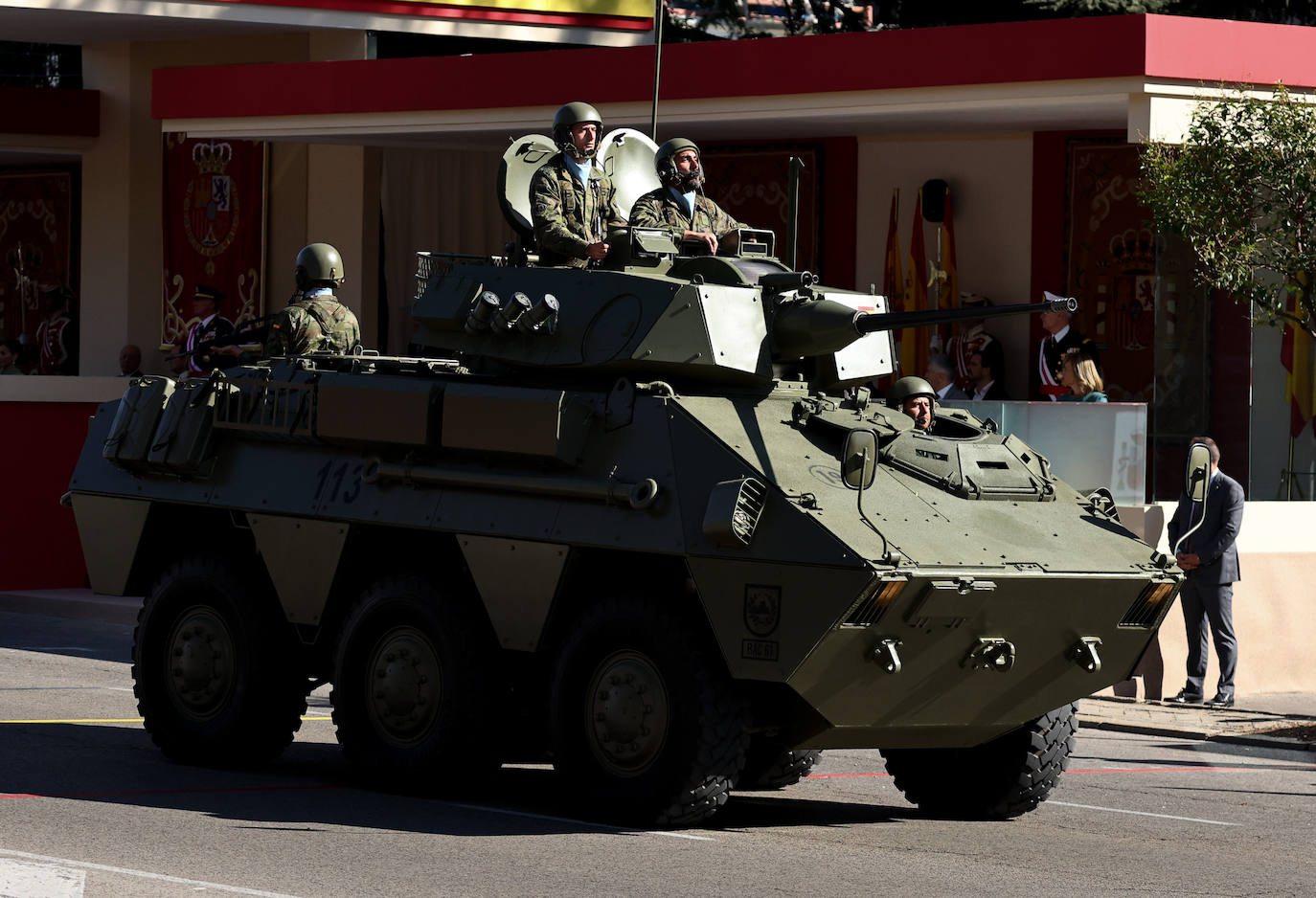 Un blindado del Ejército de Tierra, durante el desfile.