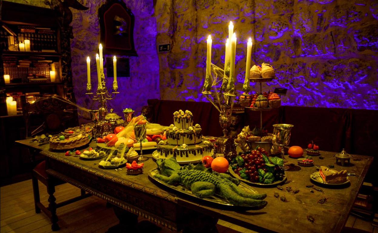 Salón comedor de una de las salas del castillo 