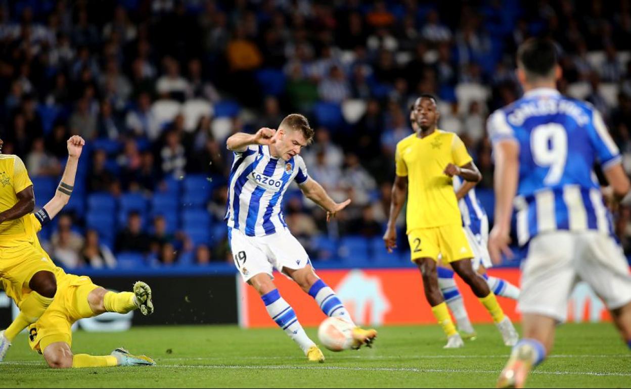 Alexander Sörloth, en un lance del juego ante el Sheriff este jueves.