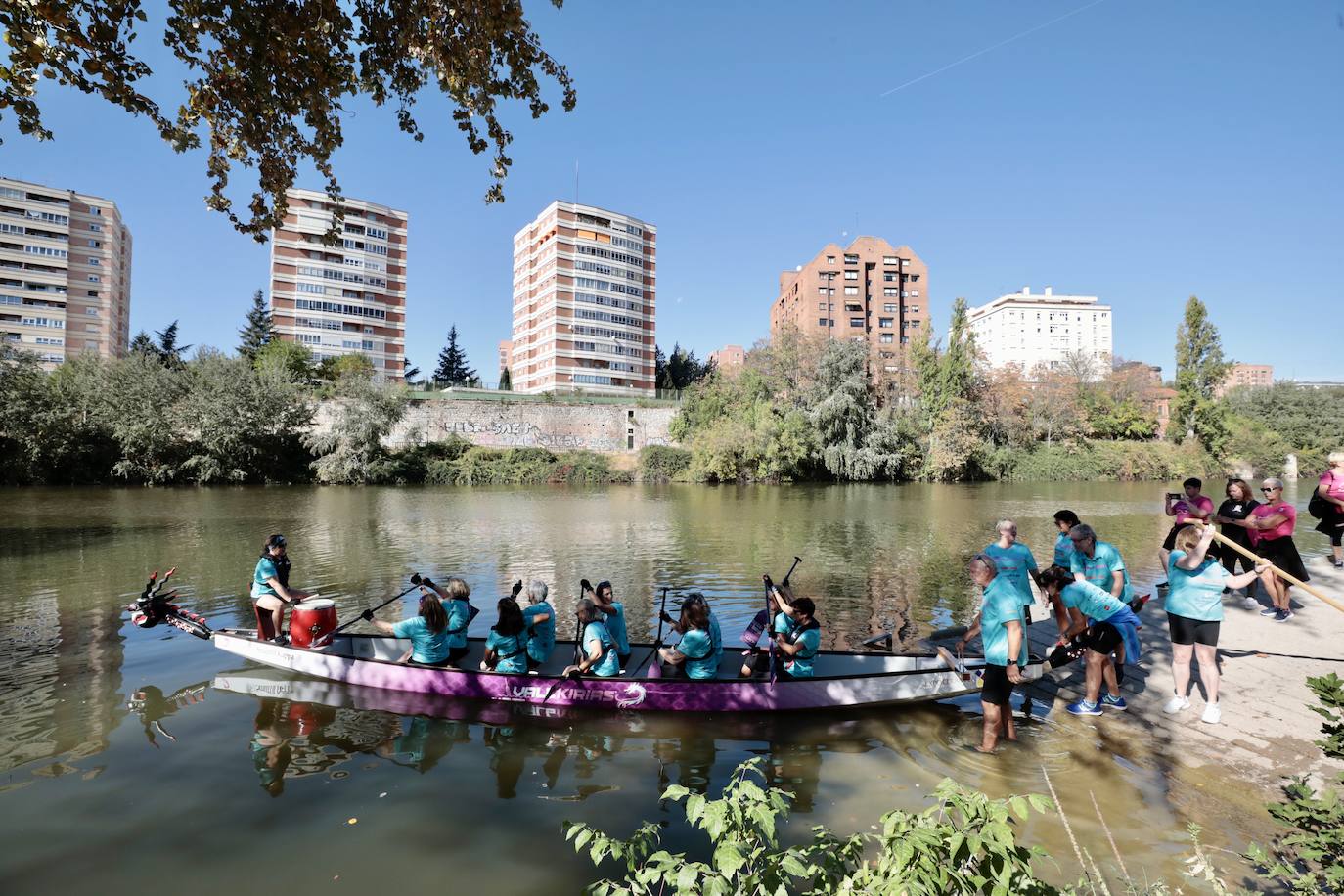 Fotos: El barco de las Valkirias ya surca las aguas del Pisuerga