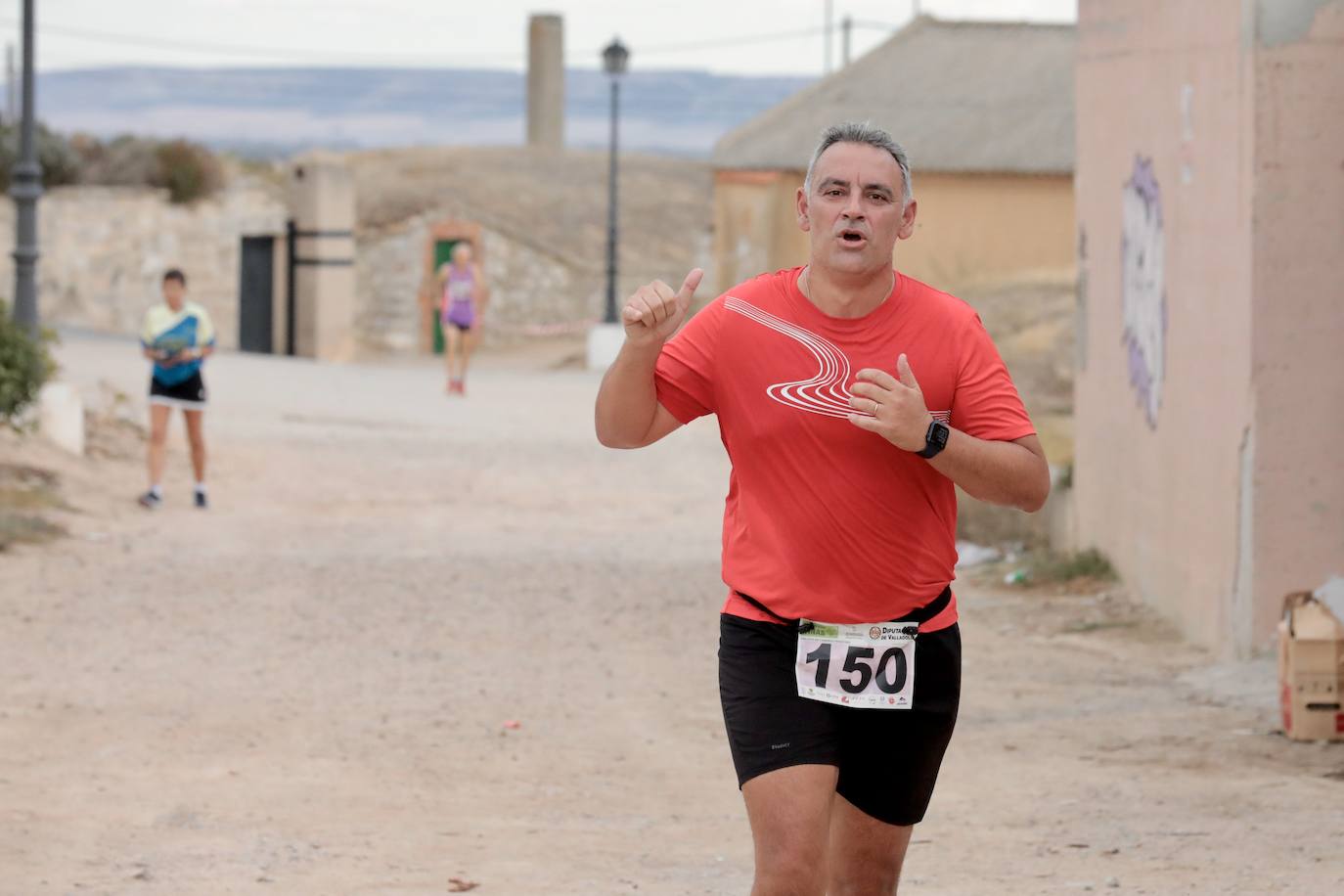 Fotos: Centenares de corredores participan en la segunda etapa del circuito Corriendo Entre Viñas en Cigales