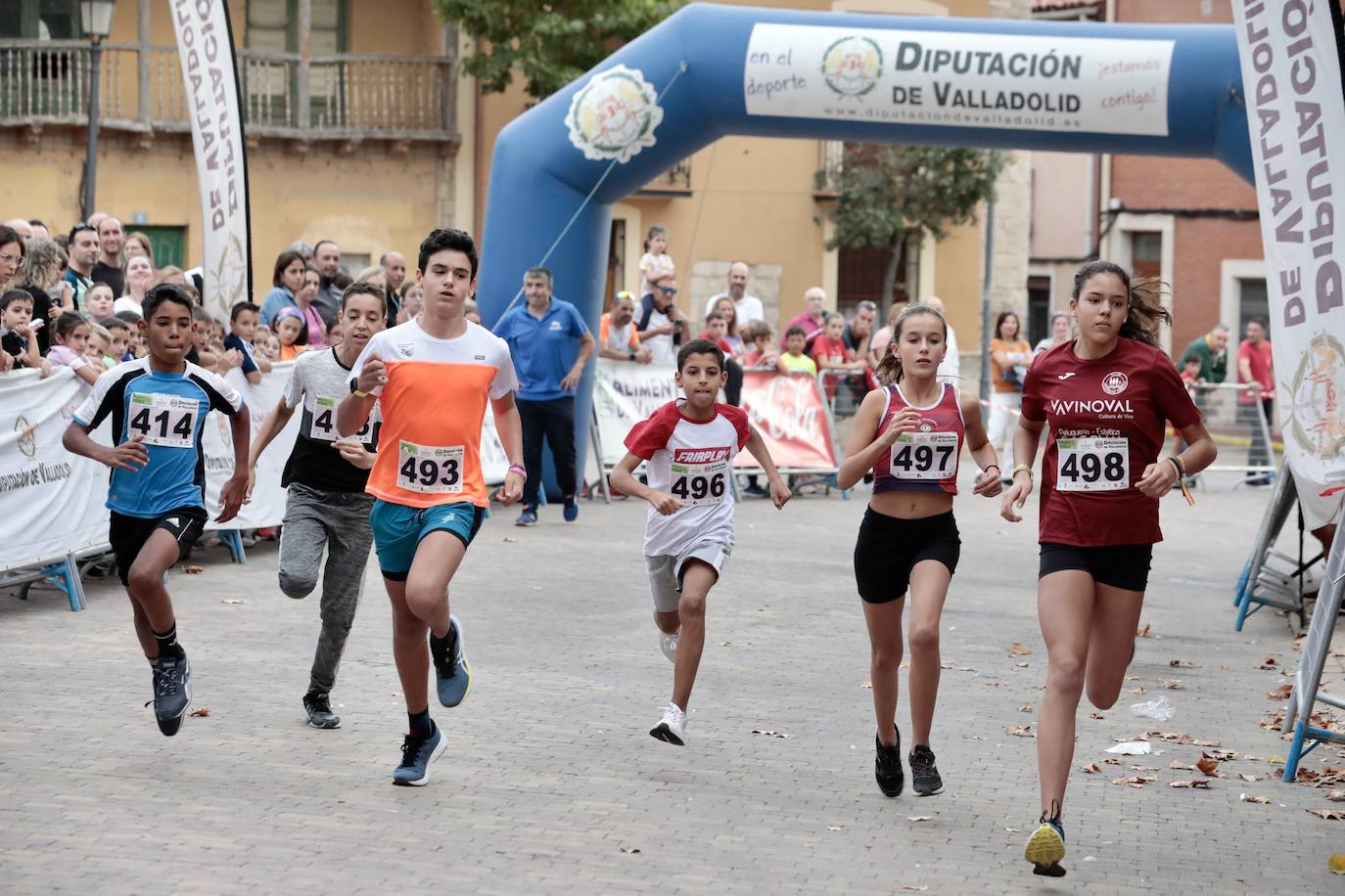 Fotos: Centenares de corredores participan en la segunda etapa del circuito Corriendo Entre Viñas en Cigales
