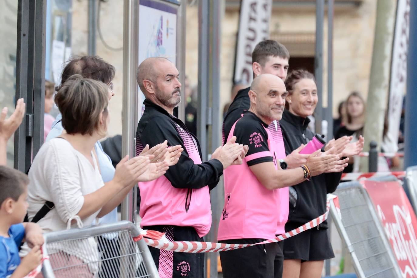Fotos: Centenares de corredores participan en la segunda etapa del circuito Corriendo Entre Viñas en Cigales