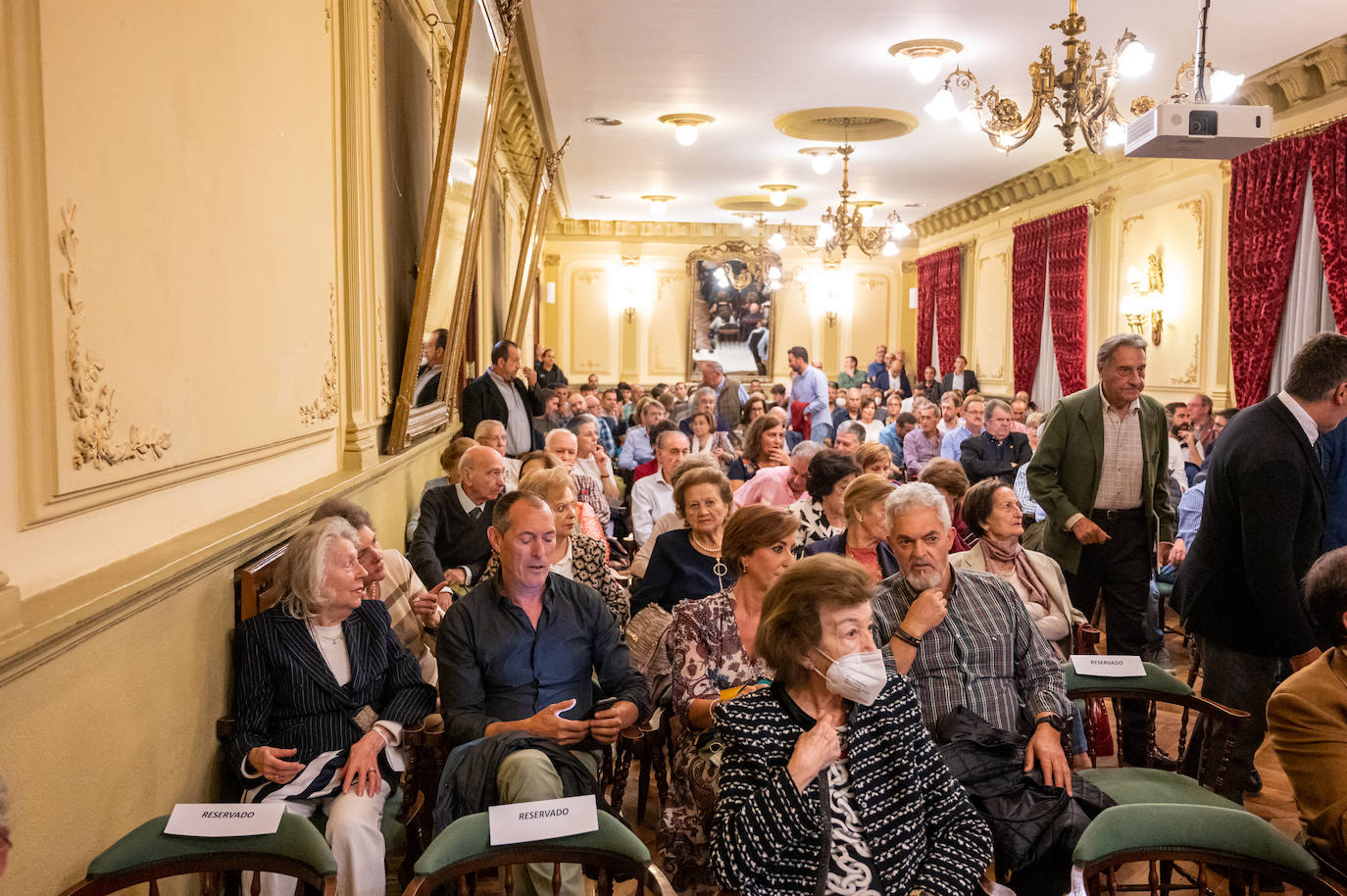Fotos: El Casino de Palencia recibe al excoronel jefe de la UCO Manuel Sánchez Corbí