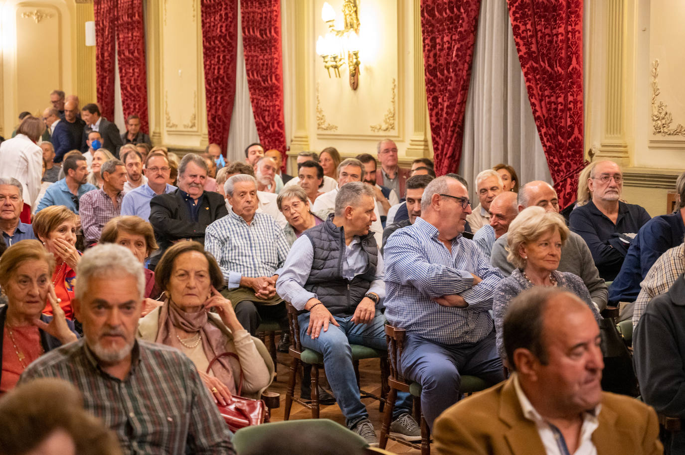 Fotos: El Casino de Palencia recibe al excoronel jefe de la UCO Manuel Sánchez Corbí