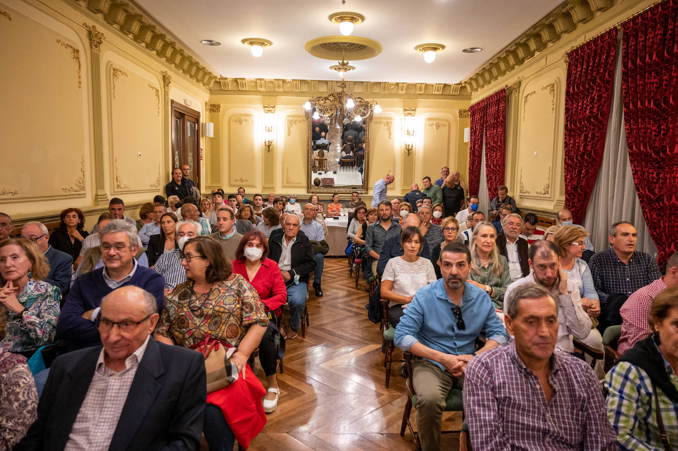 Fotos: El Casino de Palencia recibe al excoronel jefe de la UCO Manuel Sánchez Corbí