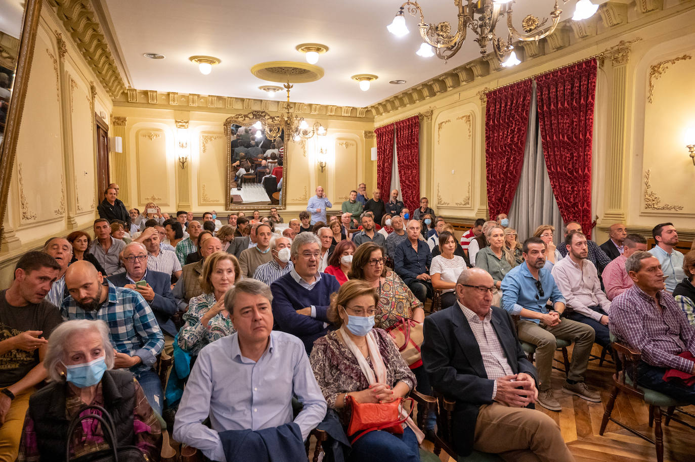 Fotos: El Casino de Palencia recibe al excoronel jefe de la UCO Manuel Sánchez Corbí