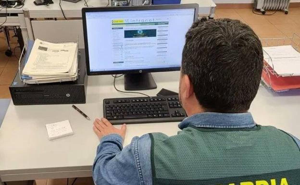 Detienen a dos personas por estafar con la venta 'on-line' de leña y pélet