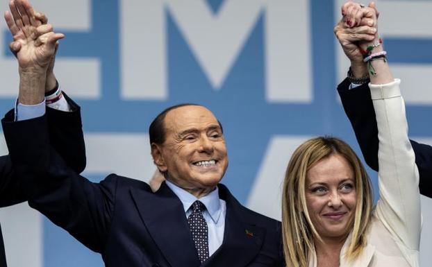 Meloni y Berlusconi firman una tregua y se comprometen a formar un Gobierno «cuanto antes» en Italia