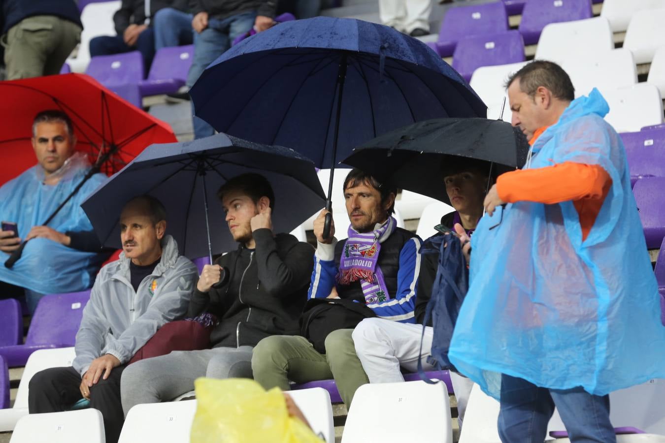 Fotos: Búscate en las fotos de la grada del Real Valladolid-Celta de Vigo (3/4)