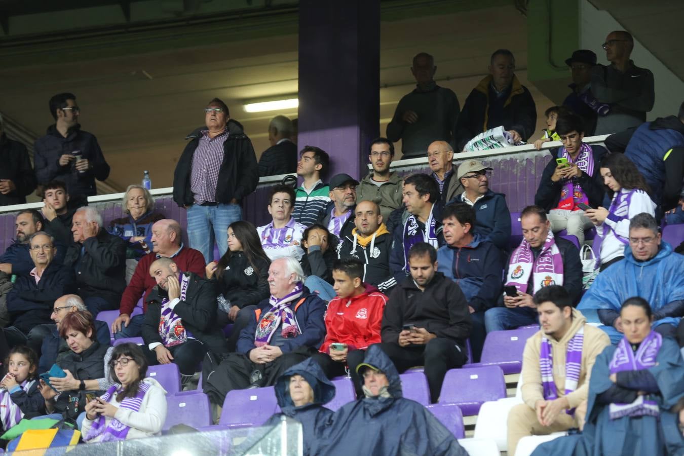 Fotos: Búscate en las fotos de la grada del Real Valladolid-Celta de Vigo (3/4)