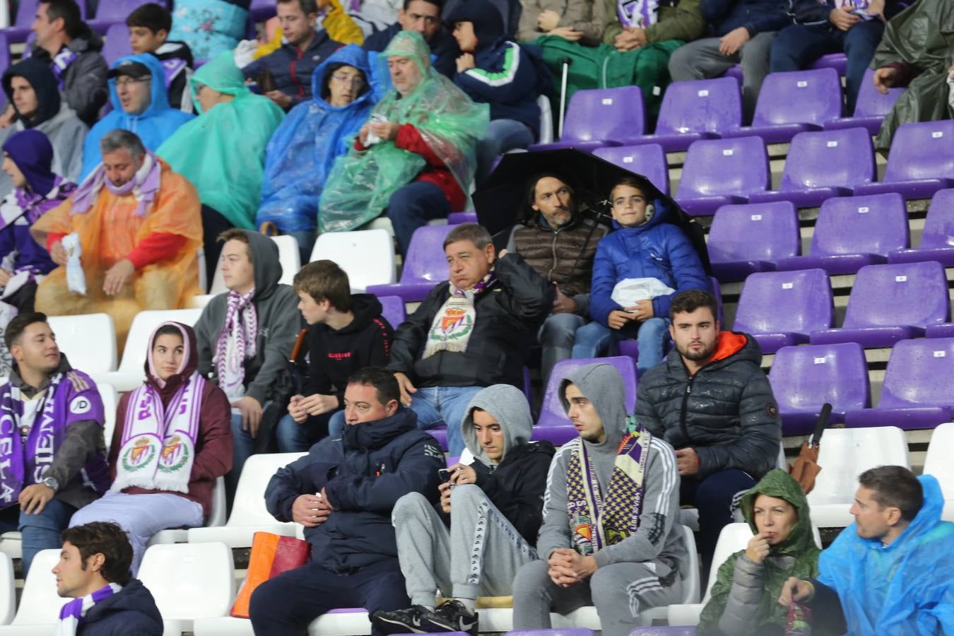 Fotos: Búscate en las fotos de la grada del Real Valladolid-Celta de Vigo (4/4)