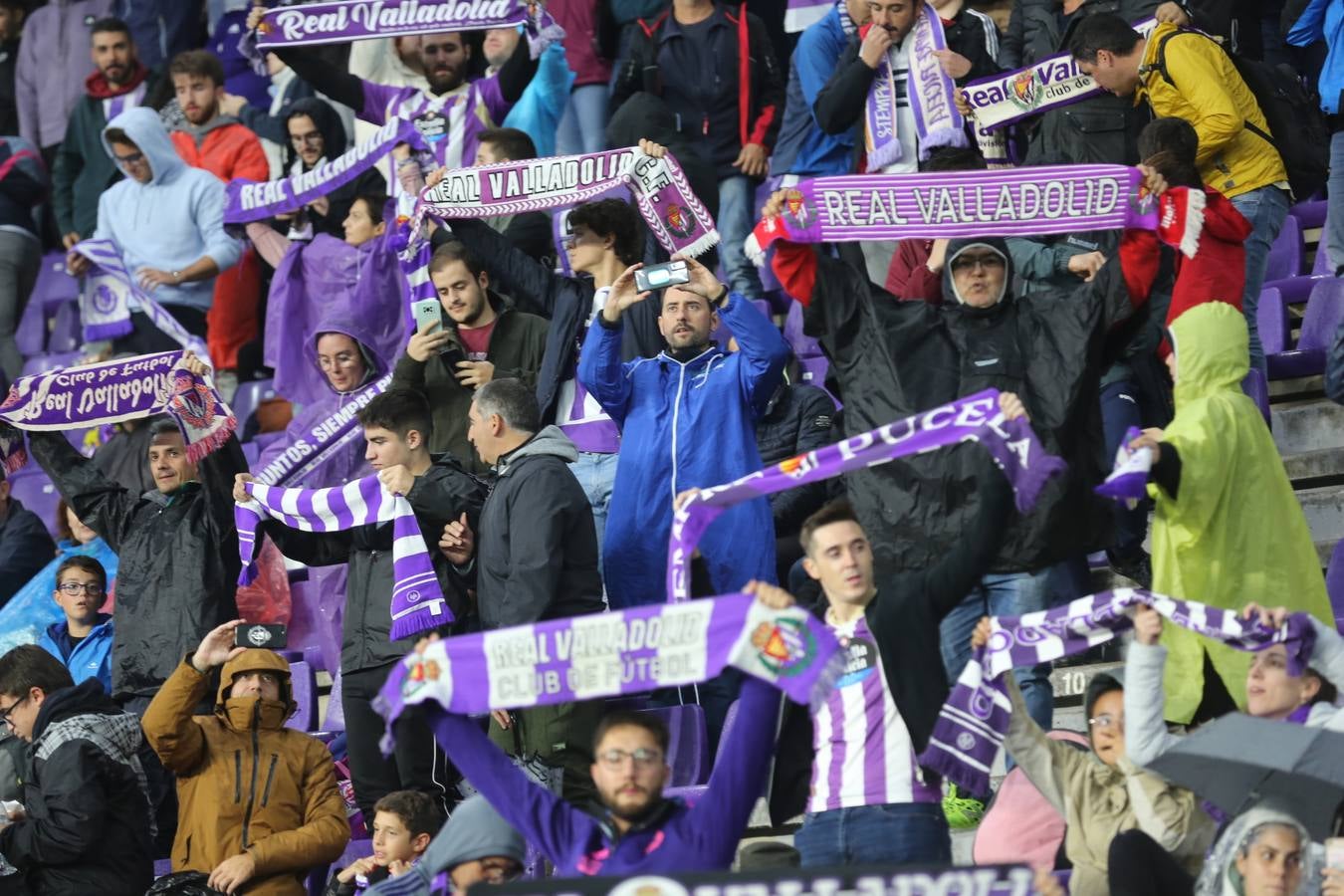 Fotos: Búscate en las fotos de la grada del Real Valladolid-Celta de Vigo (4/4)