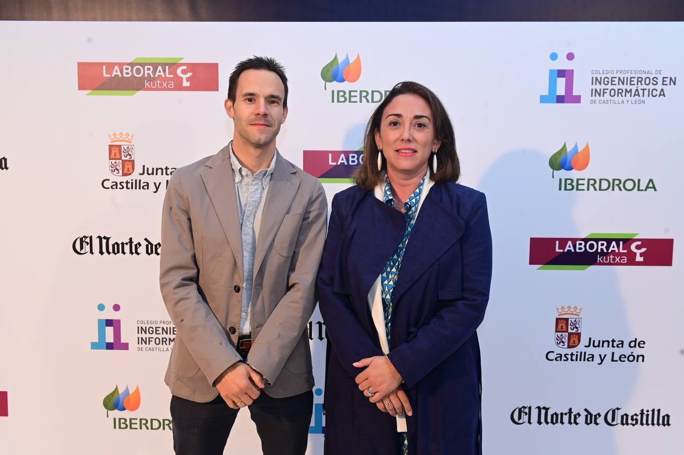 Antonio Ibáñez, director general de Telecomunicaciones, y la consejera de Movilidad y Transformación Digital, María González.