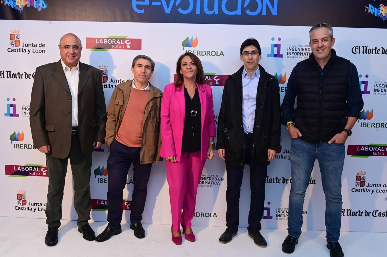 Jacinto Canales, jurado y colegiado número 1 del Colegio Profesional de Ingenieros de Informática de Castilla y León; Gabri Lleres, Blanca López, Juan Jambrina y Isaac Eleno.