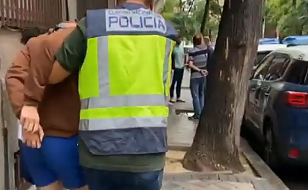 Detenido in fraganti un estafador de 24 años en una calle de Madrid