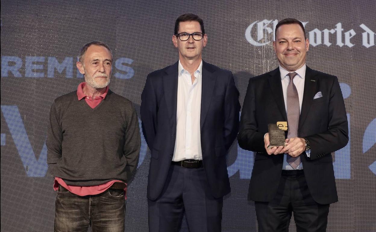 Leandro Martín, vicepresidente de Fundos, Goyo Ezama (El Norte) y José María Viejo, director general de Fundos. 