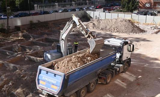 Obras del Clínico en la calle Sanz y Forés.