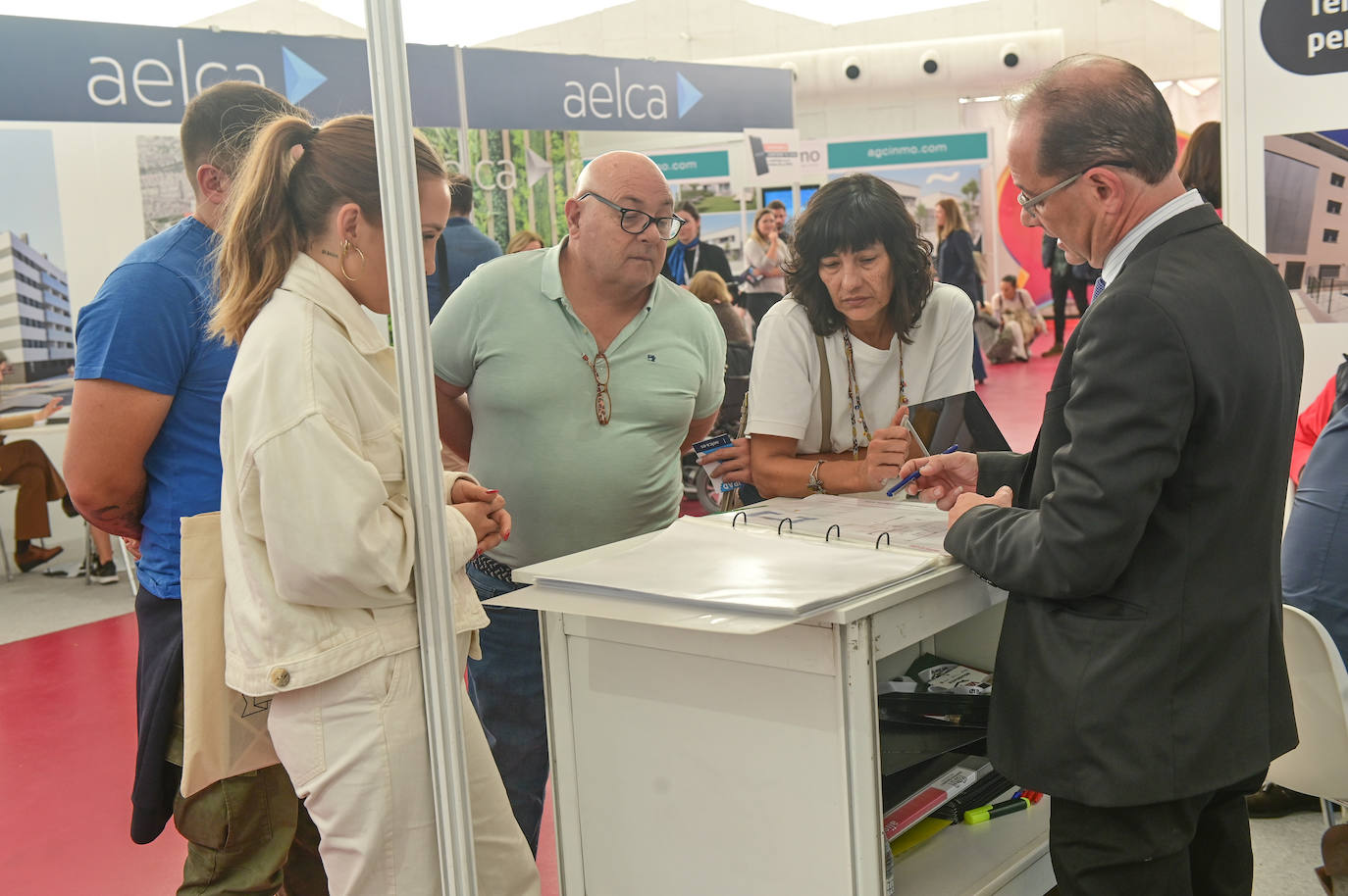 Fotos: Jornada del sábado en la Feria Inmobiliaria de Valladolid (FIVA) 2022 (1/2)