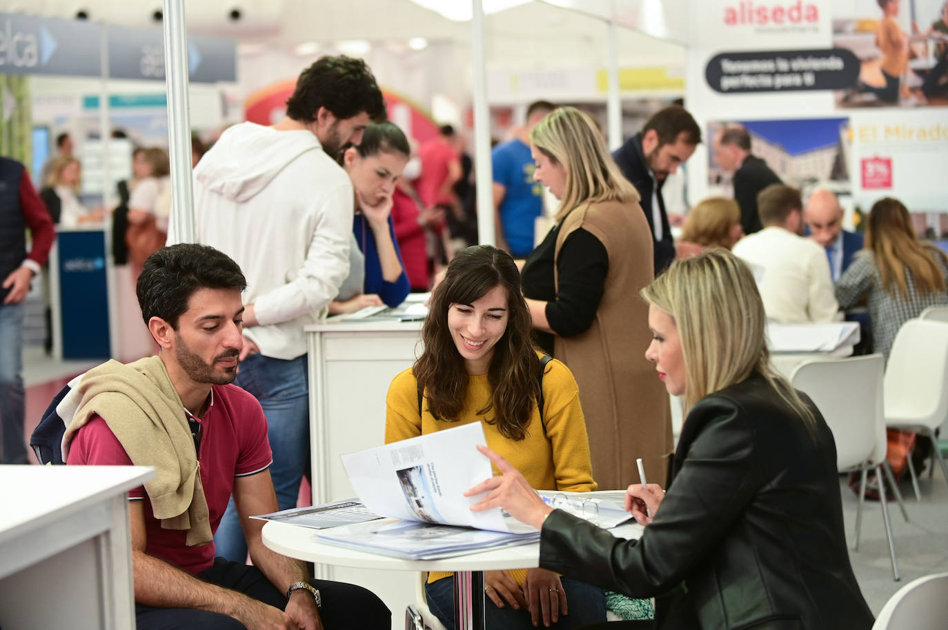 Fotos: Jornada del sábado en la Feria Inmobiliaria de Valladolid (FIVA) 2022 (1/2)