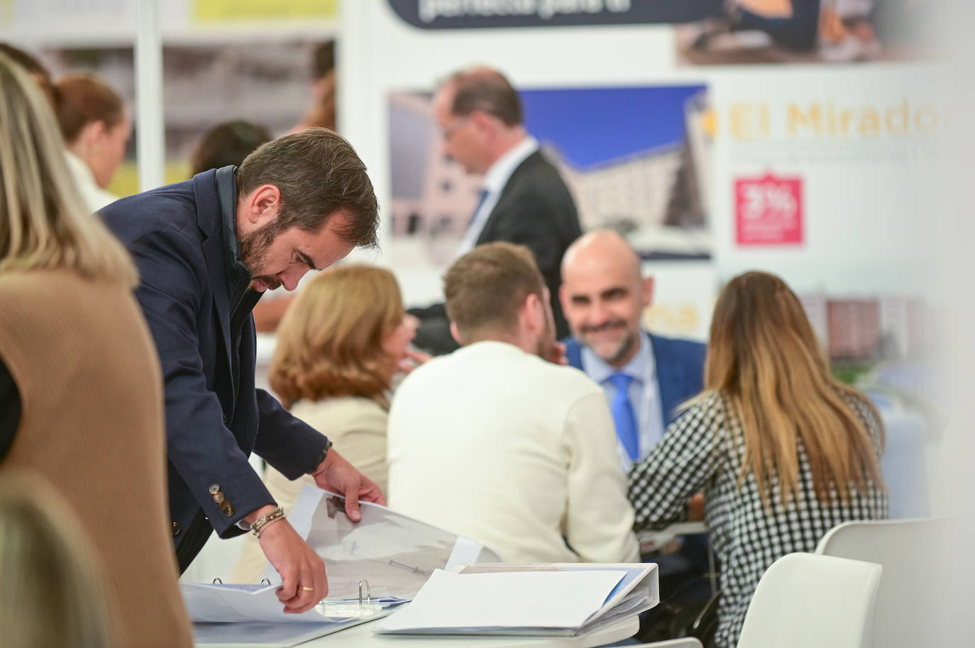 Fotos: Jornada del sábado en la Feria Inmobiliaria de Valladolid (FIVA) 2022 (1/2)