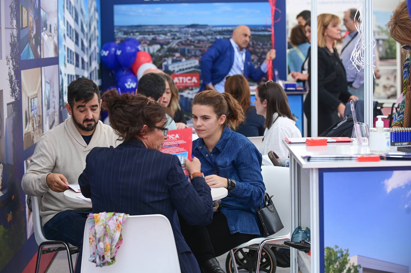 Fotos: Jornada del sábado en la Feria Inmobiliaria de Valladolid (FIVA) 2022 (2/2)