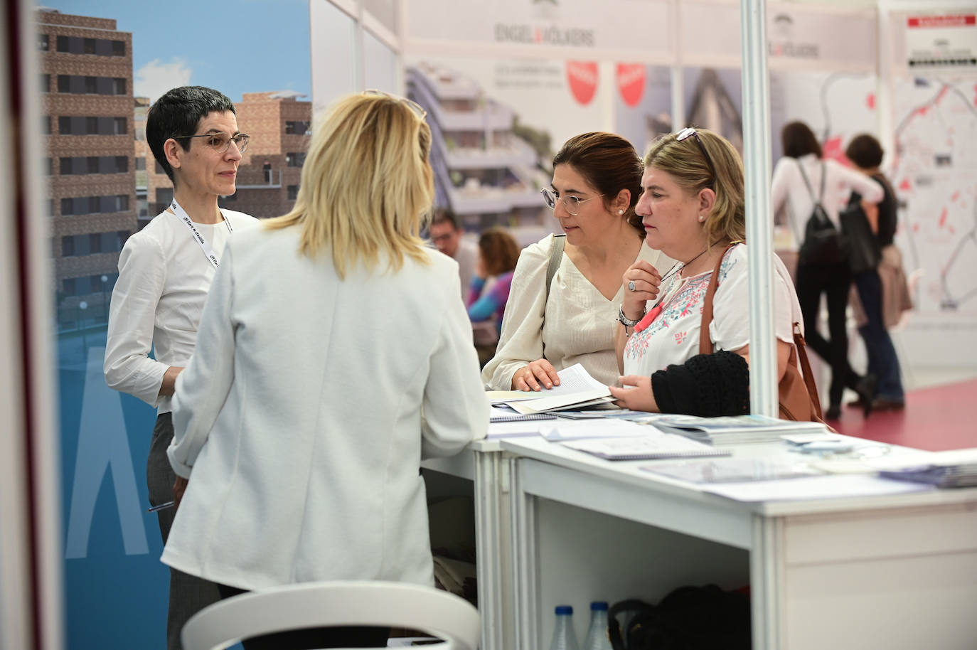 Fotos: Jornada del sábado en la Feria Inmobiliaria de Valladolid (FIVA) 2022 (2/2)