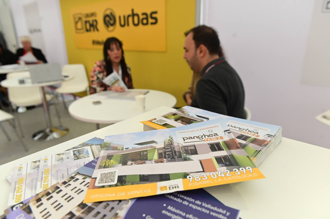 Fotos: Jornada del sábado en la Feria Inmobiliaria de Valladolid (FIVA) 2022 (2/2)