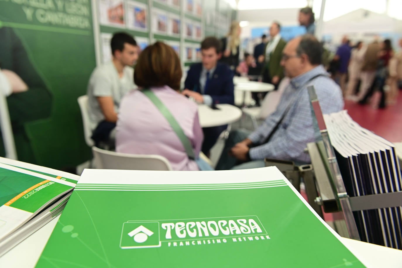 Fotos: Jornada del sábado en la Feria Inmobiliaria de Valladolid (FIVA) 2022 (2/2)