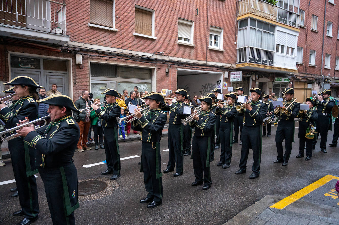 Fotos: La cofradía de la Vera Cruz está de cumpleaños