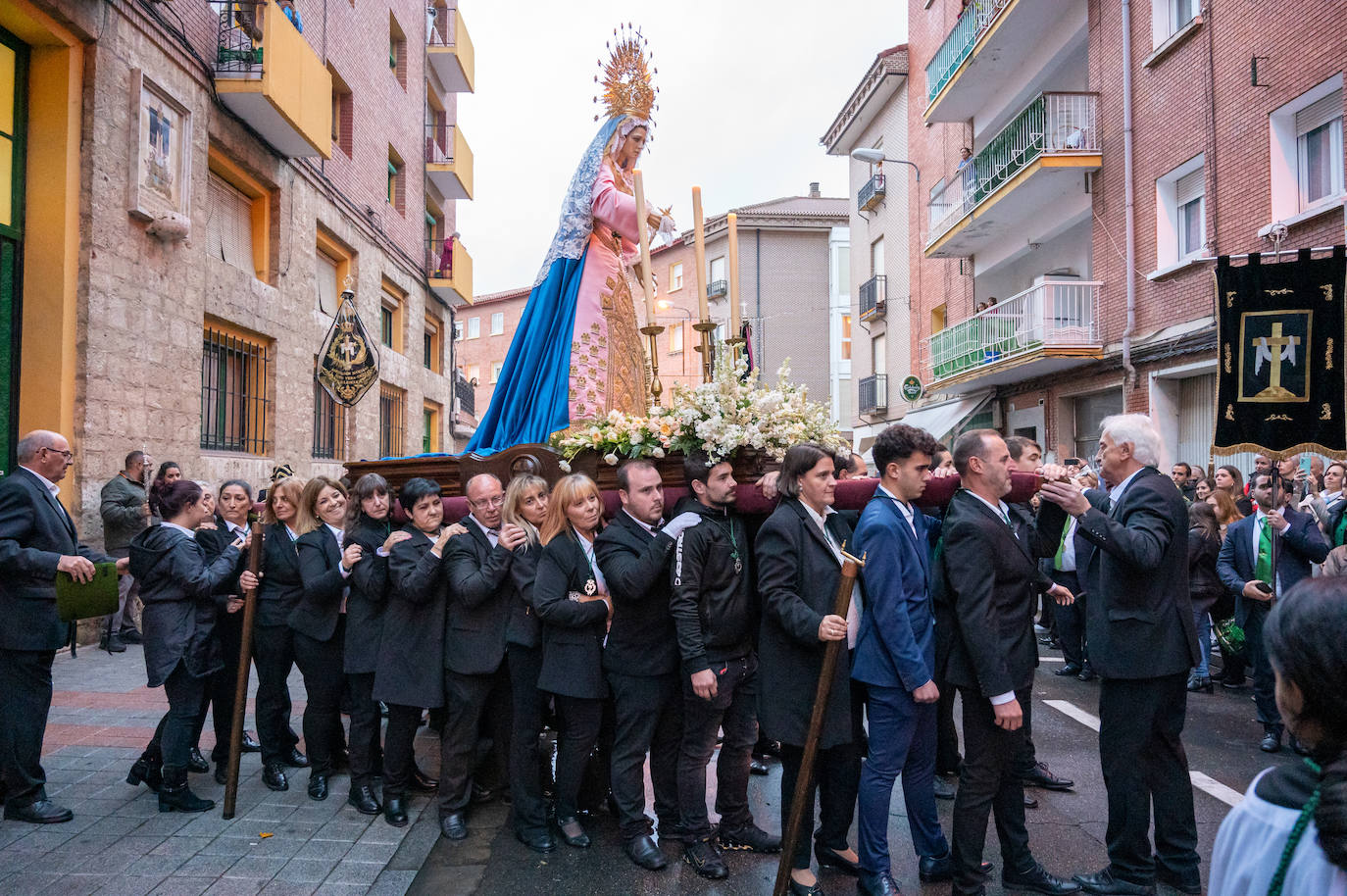 Fotos: La cofradía de la Vera Cruz está de cumpleaños