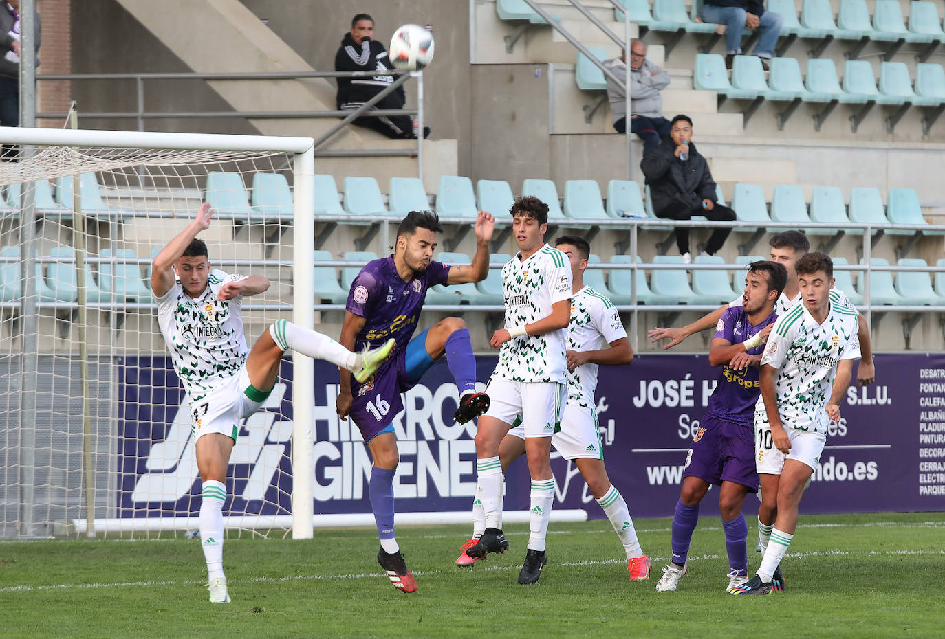 Fotos: Importante victoria para el Palencia Cristo ante el Oviedo Vetusta (2-0)