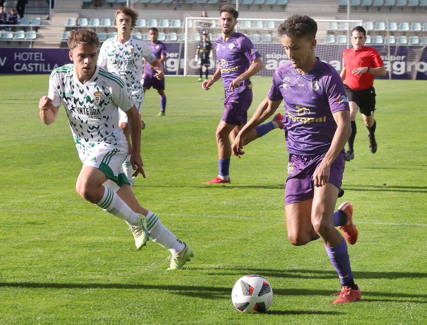 Fotos: Importante victoria para el Palencia Cristo ante el Oviedo Vetusta (2-0)