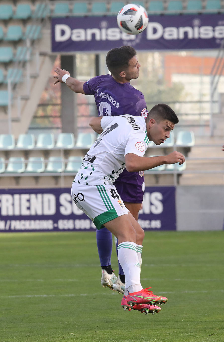 Fotos: Importante victoria para el Palencia Cristo ante el Oviedo Vetusta (2-0)