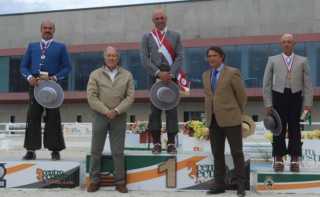 Imagen principal - Hípica : Emilio González se proclama campeón autonómico de Equitación de Trabajo
