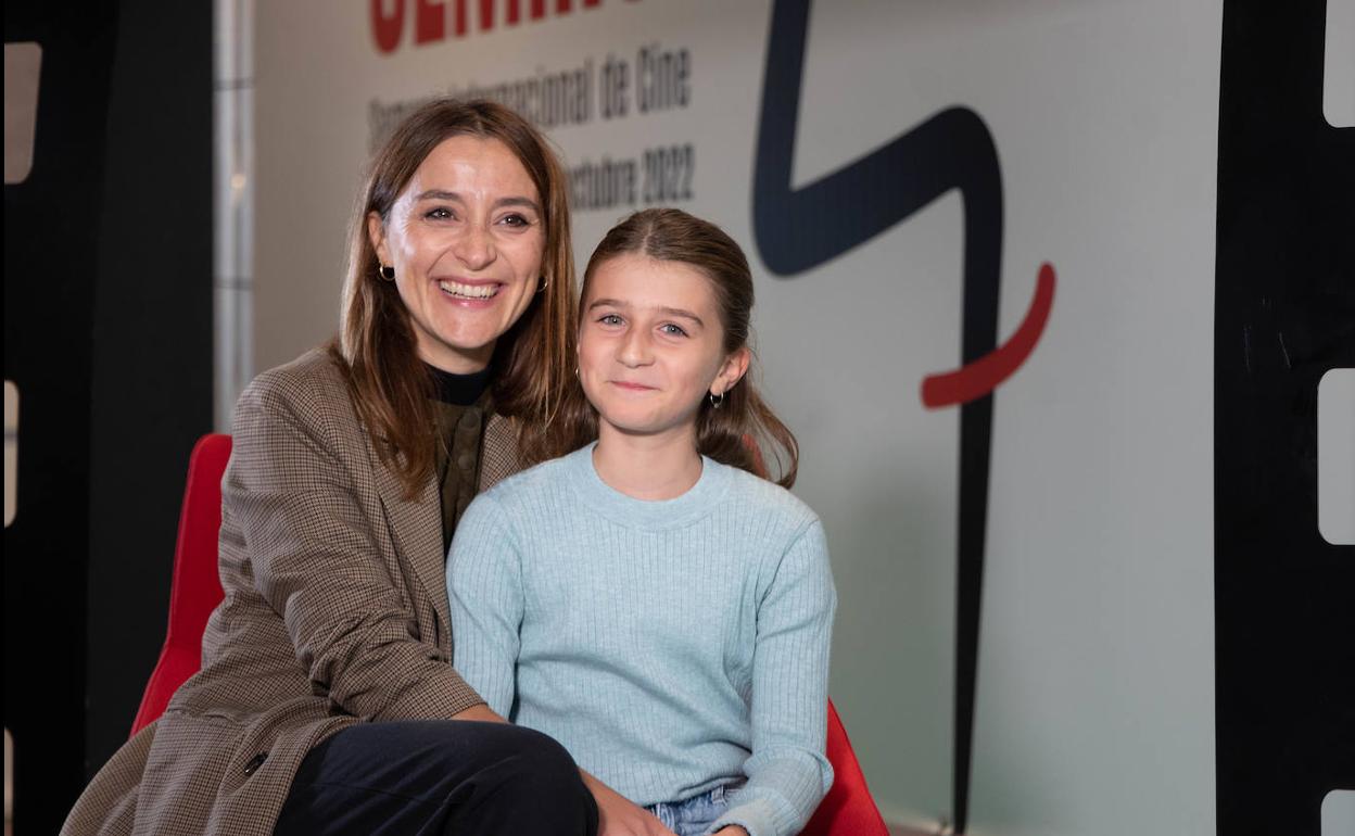 La directora de 'Alma Viva', Cristèle Alves, junto a la actriz Lua Michel.