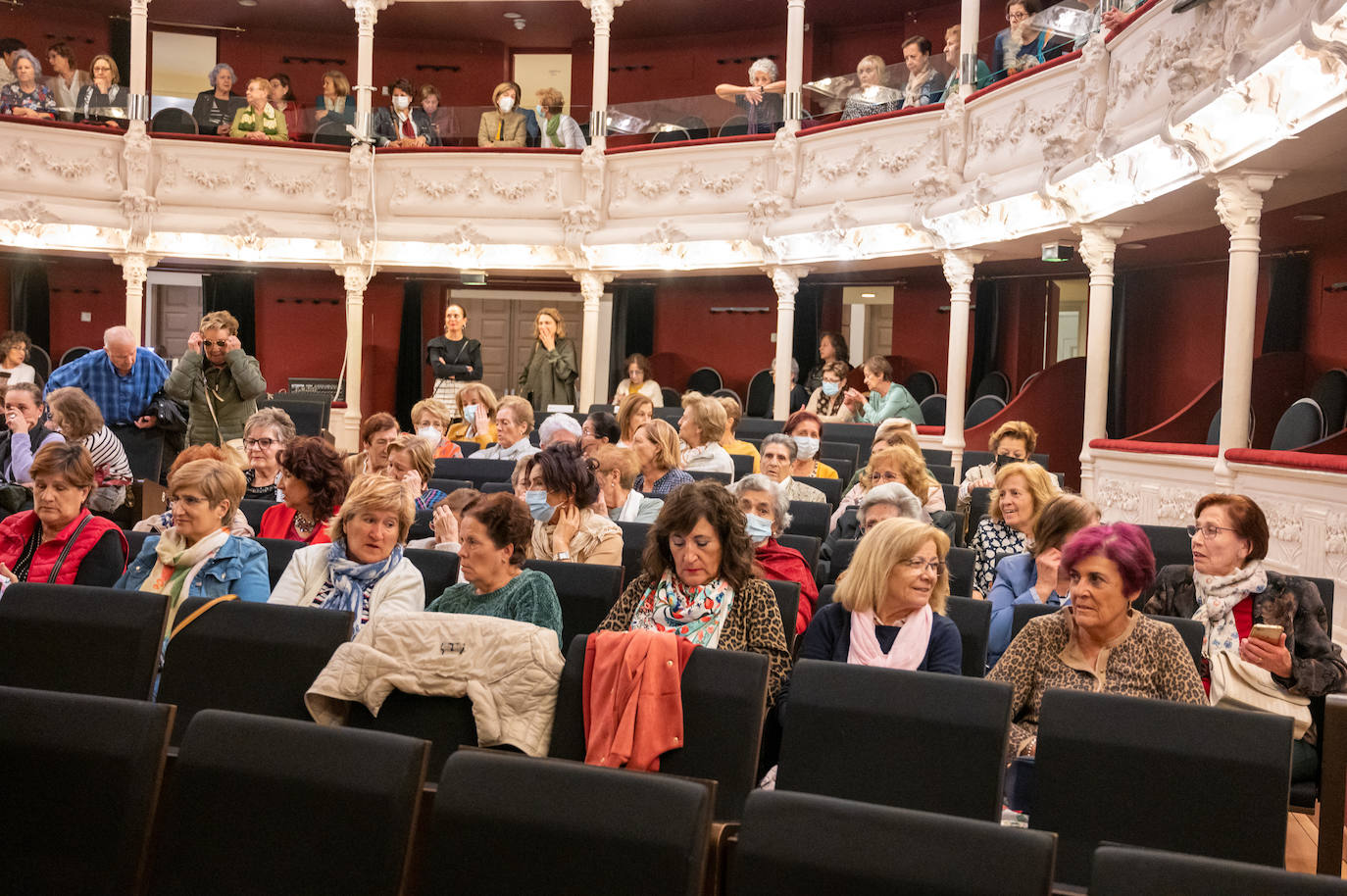 Fotos: Puesta de largo para la inauguración del curso de los Ceas en Palencia