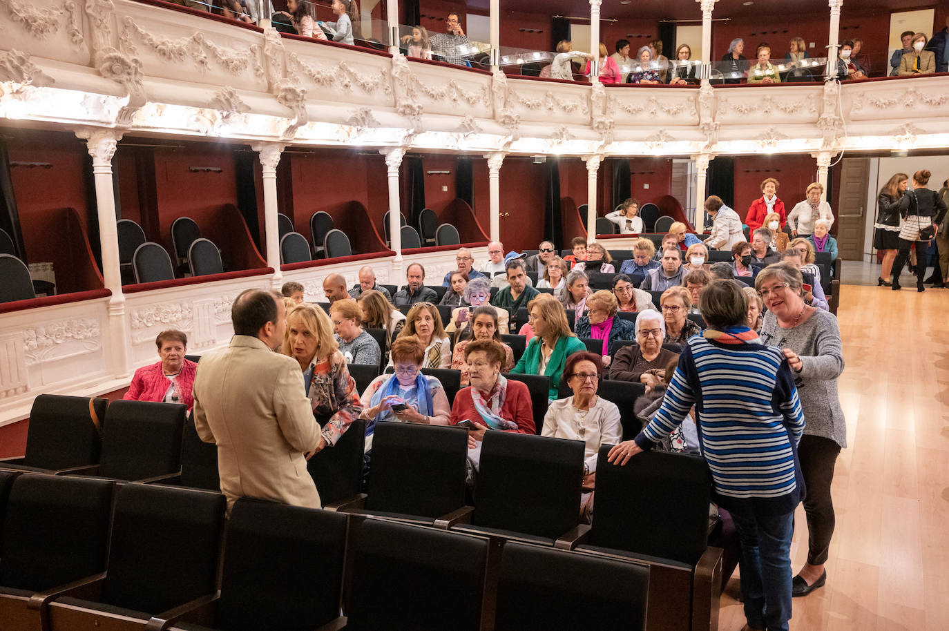 Fotos: Puesta de largo para la inauguración del curso de los Ceas en Palencia