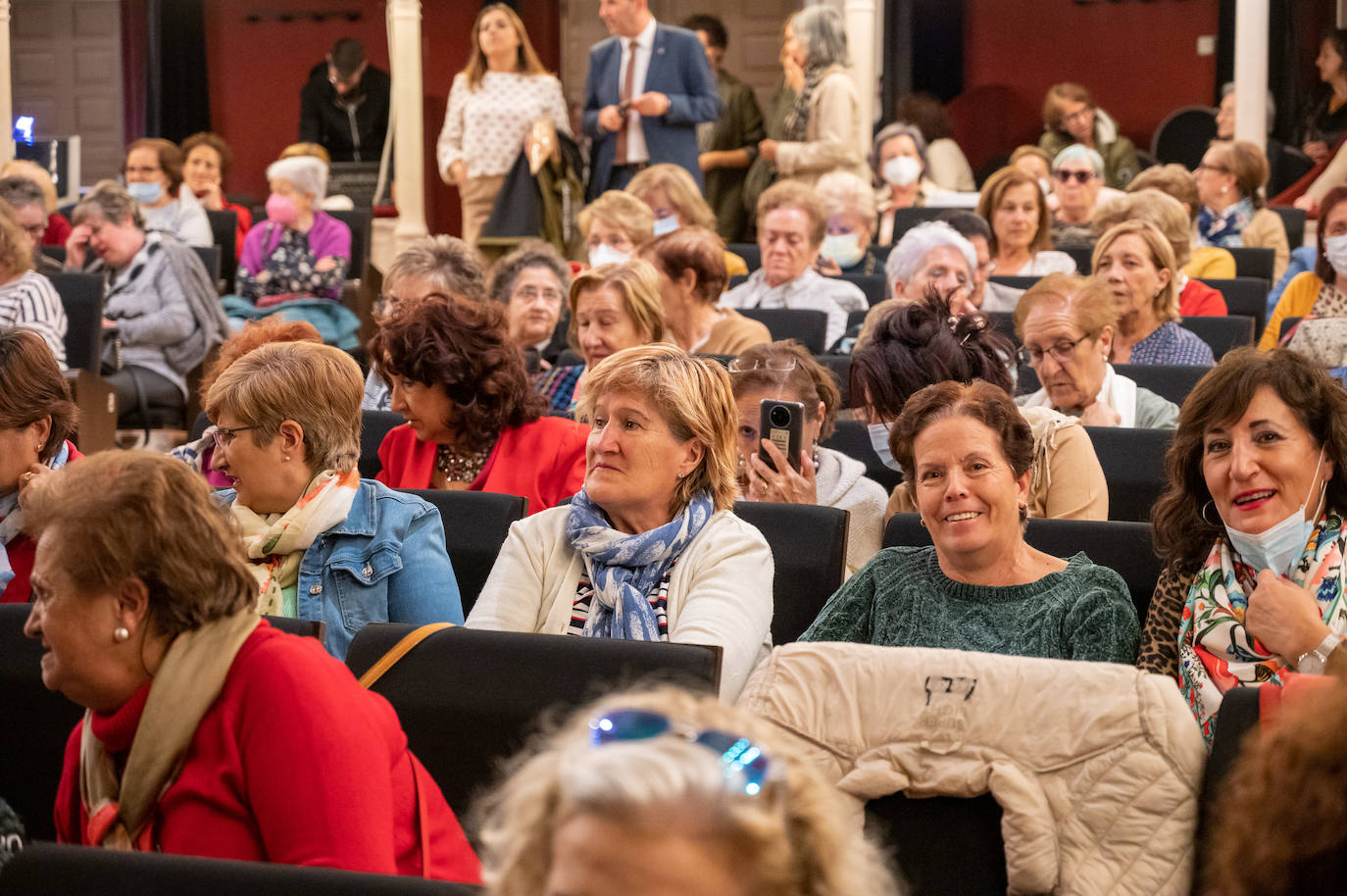 Fotos: Puesta de largo para la inauguración del curso de los Ceas en Palencia