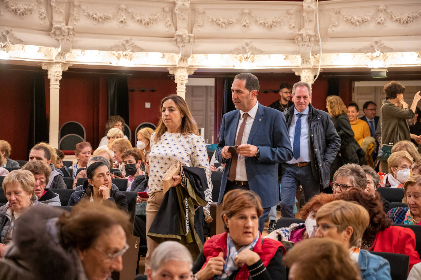 Fotos: Puesta de largo para la inauguración del curso de los Ceas en Palencia