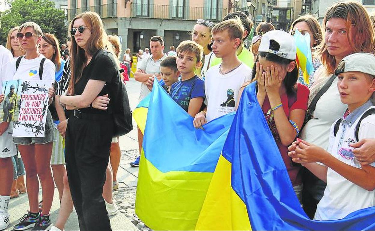 Jóvenes ucranianos en una concentración en Segovia. 