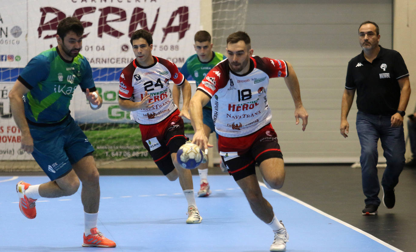 Partido entre el Balonmano Nava y el Kasa Boadilla. 