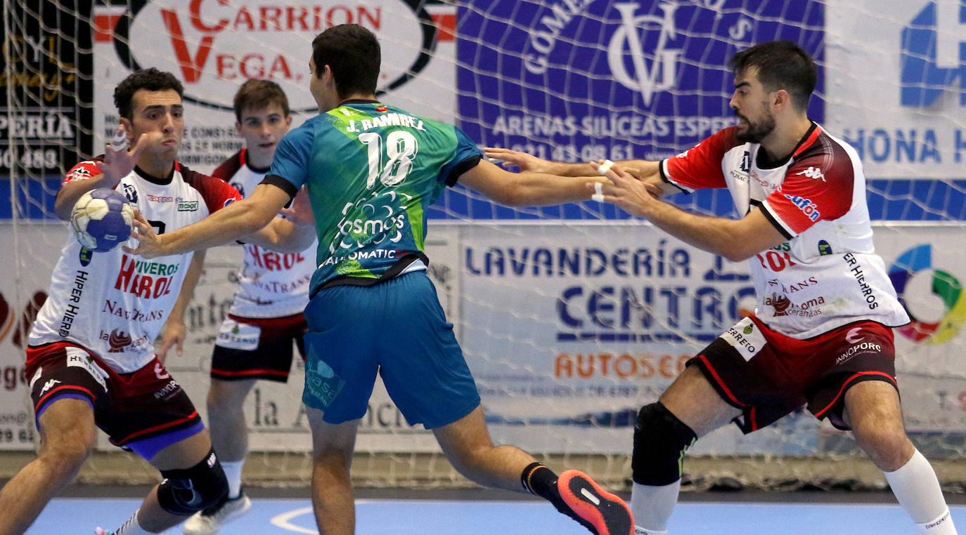 Partido entre el Balonmano Nava y el Kasa Boadilla. 