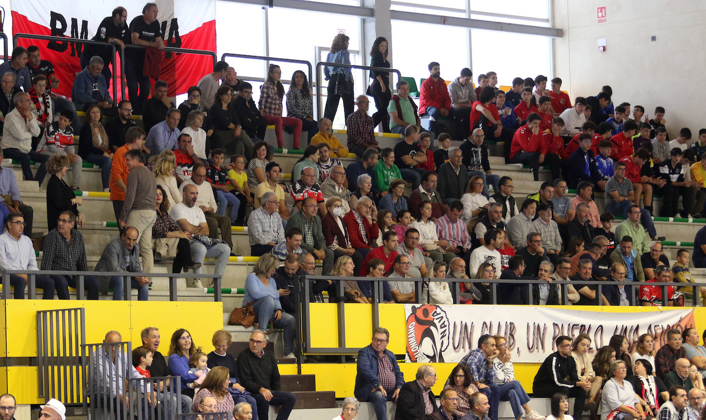 Partido entre el Balonmano Nava y el Kasa Boadilla. 