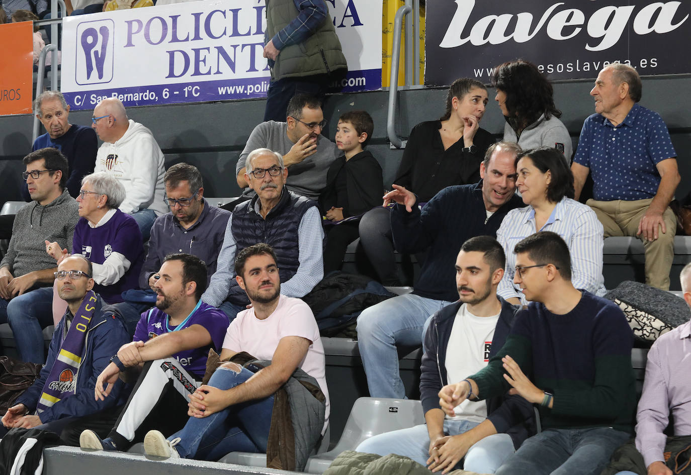 Fotos: Búscate en el Pabellón en el partido Zunder Palencia-Andorra