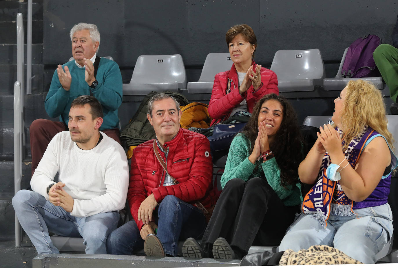 Fotos: Búscate en el Pabellón en el partido Zunder Palencia-Andorra